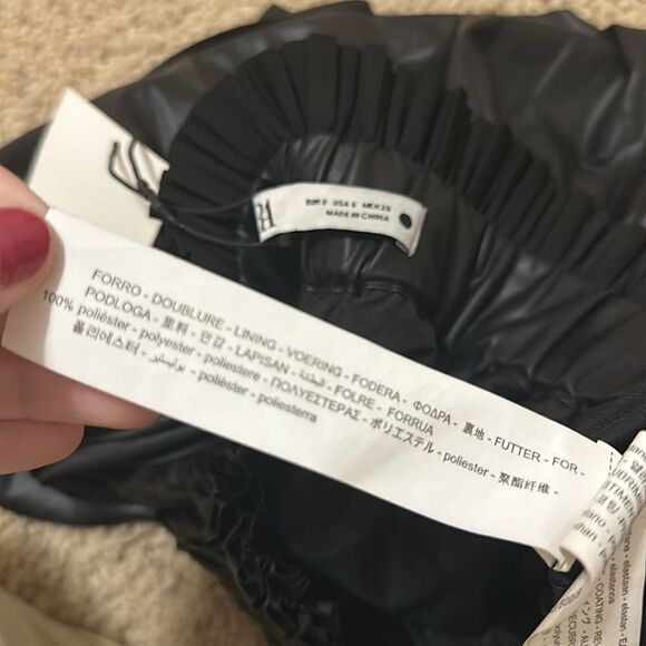 NWT Zara FAUX LEATHER PLEATED MINI SKIRT BLACK - Picture 5 of 7